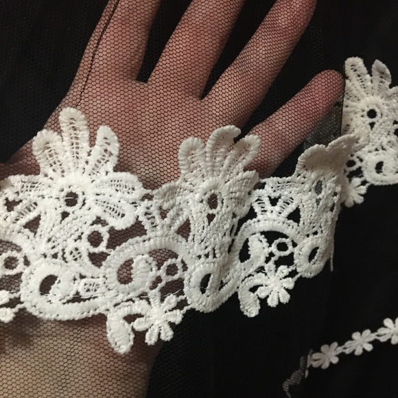 Pantsuit Black & White Off The Shoulder - Picture 6 of 9